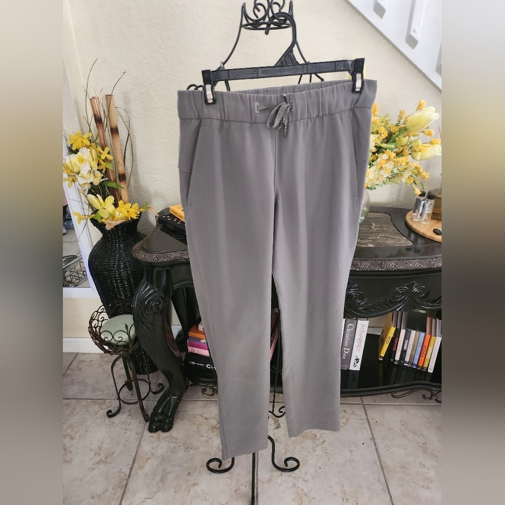 Lululemon pants size 4